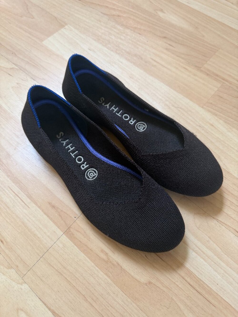 Rothy’s The Flat Black Knit Flats with Blue Trim – Women’s 7.5 🖤